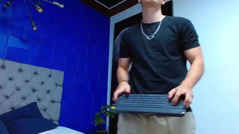 Snapshot of andre_parker chatting on 01-12-25, 12:07 Andre Parker online show from 01-12-25, 12:07