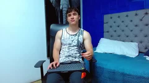 Snapshot of andre_parker chatting on 02-04-25, 11:49 Andre Parker online show from 02-04-25, 11:49