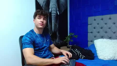 Snapshot of andre_parker chatting on 02-19-25, 02:12 Andre Parker online show from 02-19-25, 02:12