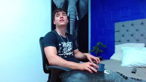 Snapshot of andre_parker chatting on 02-26-25, 02:48 Andre Parker online show from 02-26-25, 02:48