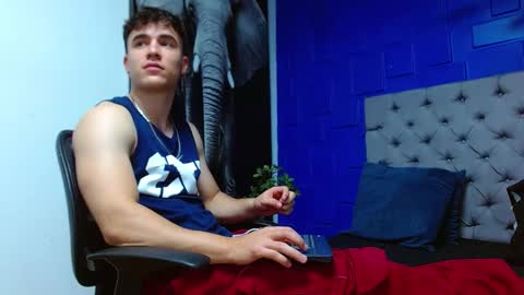 Snapshot of andre_parker chatting on 03-03-25, 11:46 Andre Parker online show from 03-03-25, 11:46