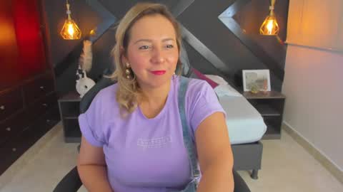 Snapshot of andre_soto_ chatting on 10-05-25, 02:54 A N D R E online show from 10-05-25, 02:54