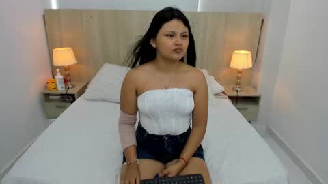 Andrea Caicedo online show from 10-01-25, 07:31