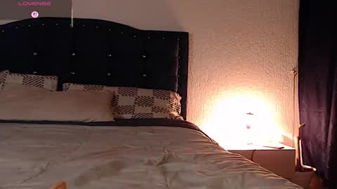 Snapshot of andrea_gomes_ chatting on 10-16-25, 06:03 andrea online show from 10-16-25, 06:03