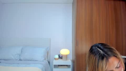 andrea online show from 11-06-25, 01:17