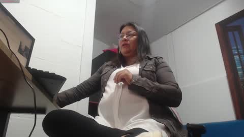 Snapshot of andrea_teacher chatting on 10-02-25, 04:25 Andrea Model trainer Luxury ST online show from 10-02-25, 04:25