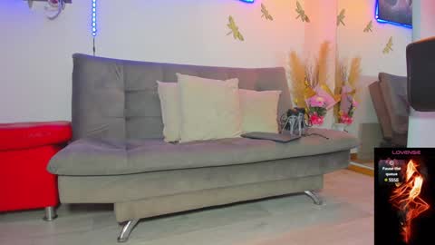 Snapshot of andrea_zhang_ chatting on 02-06-25, 03:37 Andrea online show from 02-06-25, 03:37