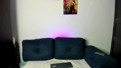 Snapshot of andreaandkarina chatting on 09-21-25, 05:58 Andrea Karina online show from 09-21-25, 05:58