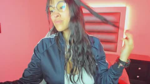 Snapshot of andreabrunet chatting on 11-14-25, 12:37 andreabrunet online show from 11-14-25, 12:37