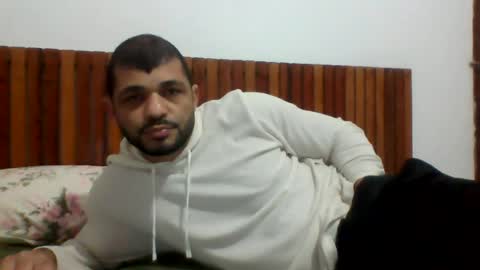 Snapshot of andreloko123 chatting on 06-14-26, 01:58 andreloko123 online show from 06-14-26, 01:58
