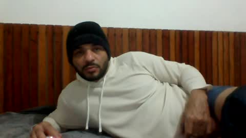 Snapshot of andreloko123 chatting on 06-17-26, 01:08 andreloko123 online show from 06-17-26, 01:08