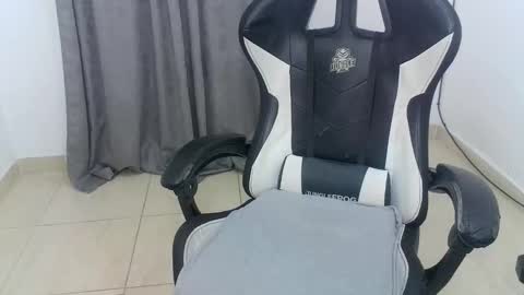 andres180950734 online show from 11-18-25, 11:26