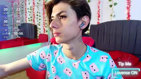 Snapshot of andres992563 chatting on 01-17-26, 01:49 Alann online show from 01-17-26, 01:49