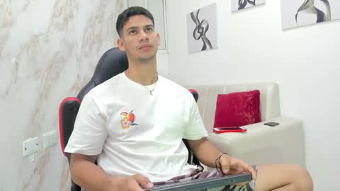 Snapshot of andres_stud chatting on 10-06-25, 04:10 andres_stud online show from 10-06-25, 04:10