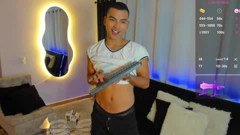 Andrew Jones Independient model  online show from 02-20-25, 11:54