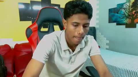 Snapshot of andrew_myersx chatting on 12-20-25, 07:43 ANDREW online show from 12-20-25, 07:43