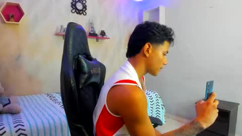 Snapshot of andrew_myersx chatting on 12-21-25, 06:59 ANDREW online show from 12-21-25, 06:59