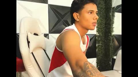 Snapshot of andrew_myersx chatting on 01-10-26, 02:24 ANDREW online show from 01-10-26, 02:24