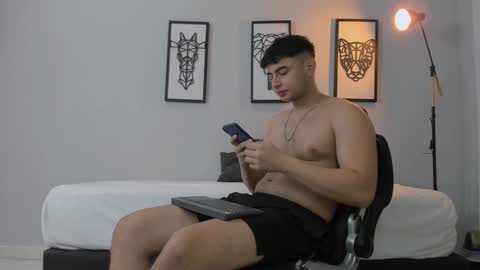 Andrewlamar21 online show from 01-04-25, 01:42