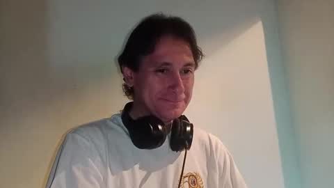 Snapshot of andrexmartinex chatting on 12-16-24, 02:04 Andres online show from 12-16-24, 02:04