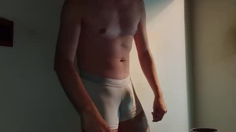 Snapshot of andrexmartinex chatting on 12-28-24, 02:54 Andres online show from 12-28-24, 02:54