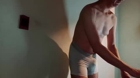 Snapshot of andrexmartinex chatting on 12-28-24, 10:44 Andres online show from 12-28-24, 10:44