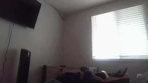 Snapshot of andrich444 chatting on 12-18-24, 05:00 Sexy Newbie Couple online show from 12-18-24, 05:00