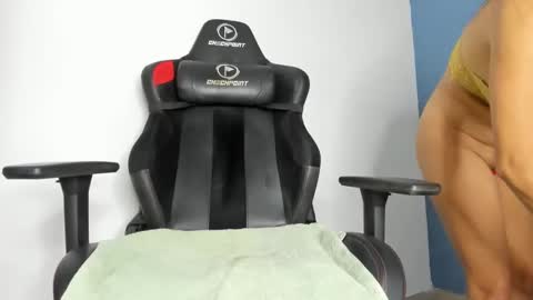 Snapshot of andromeda_02 chatting on 09-13-25, 08:25 Valentina online show from 09-13-25, 08:25