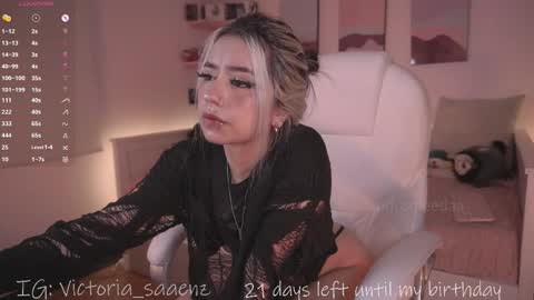 Victoria Senz  online show from 11-22-25, 01:54