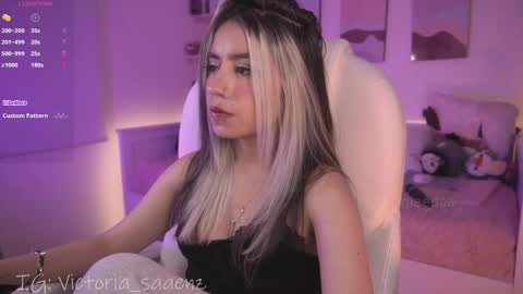 Snapshot of andromeedaa_ chatting on 01-06-26, 08:23 Victoria Senz online show from 01-06-26, 08:23