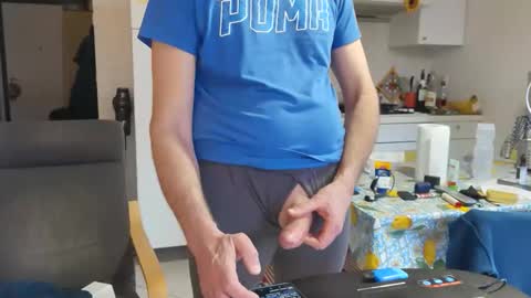 Snapshot of androx77 chatting on 12-20-25, 11:28 androx77 online show from 12-20-25, 11:28