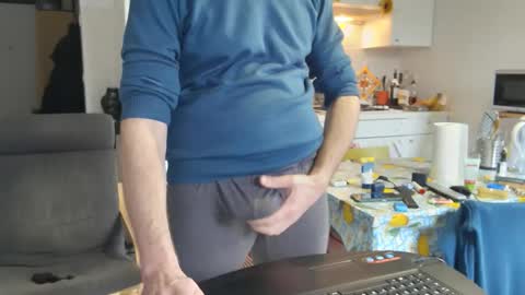 Snapshot of androx77 chatting on 12-21-25, 10:44 androx77 online show from 12-21-25, 10:44