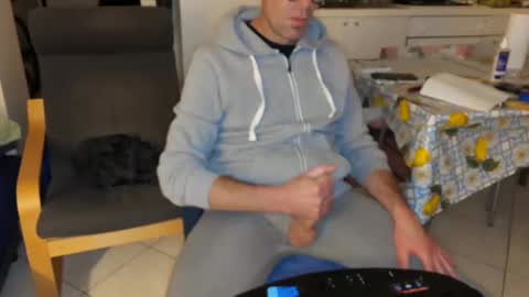 Snapshot of androx77 chatting on 01-12-26, 09:20 androx77 online show from 01-12-26, 09:20