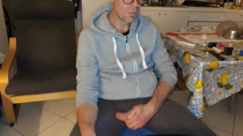 Snapshot of androx77 chatting on 02-28-26, 11:17 androx77 online show from 02-28-26, 11:17