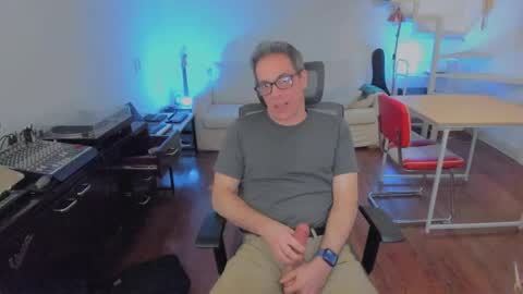 Snapshot of andy0pandi chatting on 09-08-25, 04:28 Andrew online show from 09-08-25, 04:28