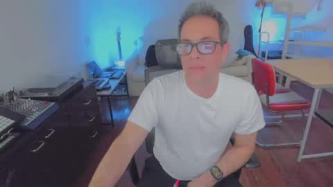 Snapshot of andy0pandi chatting on 09-09-25, 10:42 Andrew online show from 09-09-25, 10:42