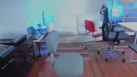 Snapshot of andy0pandi chatting on 09-23-25, 03:37 Andrew online show from 09-23-25, 03:37