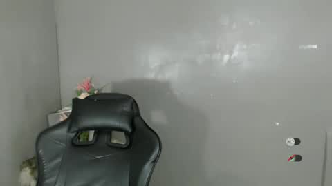 Snapshot of andy_coco chatting on 01-24-25, 08:23 Kisha online show from 01-24-25, 08:23