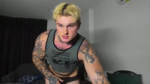 Snapshot of andy_hunk chatting on 01-08-25, 02:03 Andrew online show from 01-08-25, 02:03