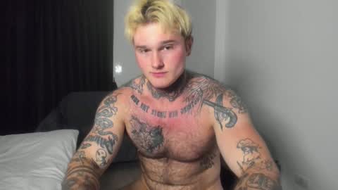 Snapshot of andy_hunk chatting on 01-11-25, 12:44 Andrew online show from 01-11-25, 12:44