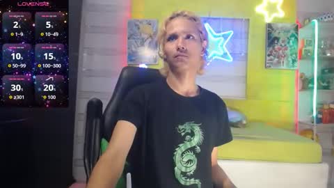 Snapshot of andy_staar18 chatting on 12-21-25, 07:32 andy online show from 12-21-25, 07:32