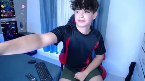 Snapshot of andyboy_19 chatting on 12-13-24, 11:28 andy online show from 12-13-24, 11:28