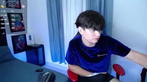 Snapshot of andyboy_19 chatting on 12-17-24, 12:12 andy online show from 12-17-24, 12:12