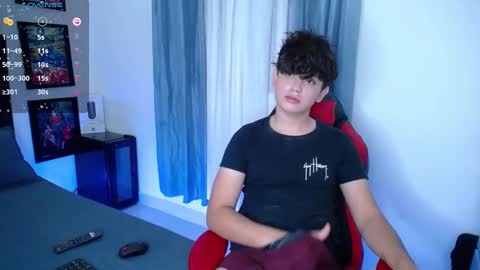 Snapshot of andyboy_19 chatting on 12-21-24, 01:58 andy online show from 12-21-24, 01:58