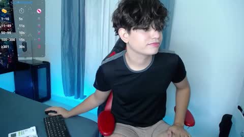 Snapshot of andyboy_19 chatting on 12-28-24, 11:37 andy online show from 12-28-24, 11:37