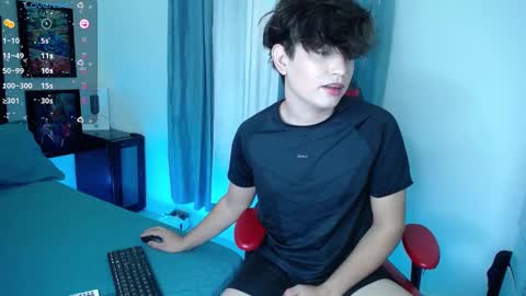 Snapshot of andyboy_19 chatting on 01-07-25, 10:19 andy online show from 01-07-25, 10:19