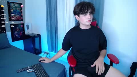 Snapshot of andyboy_19 chatting on 01-09-25, 10:20 andy online show from 01-09-25, 10:20