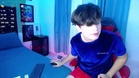 Snapshot of andyboy_19 chatting on 01-19-25, 12:38 andy online show from 01-19-25, 12:38