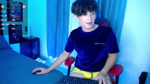 Snapshot of andyboy_19 chatting on 01-25-25, 02:26 andy online show from 01-25-25, 02:26