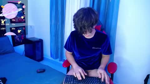 Snapshot of andyboy_19 chatting on 03-04-25, 10:16 andy online show from 03-04-25, 10:16